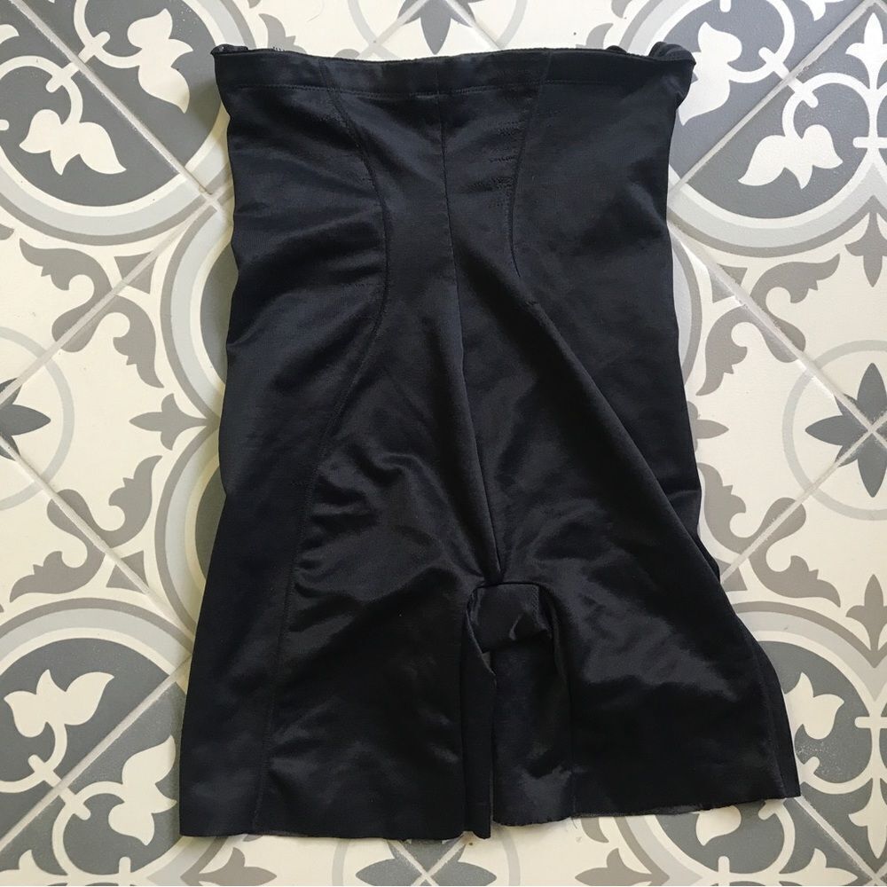 Maidenform Flexeees High Waist Thigh Slimmer (M) - Picture 8 of 11